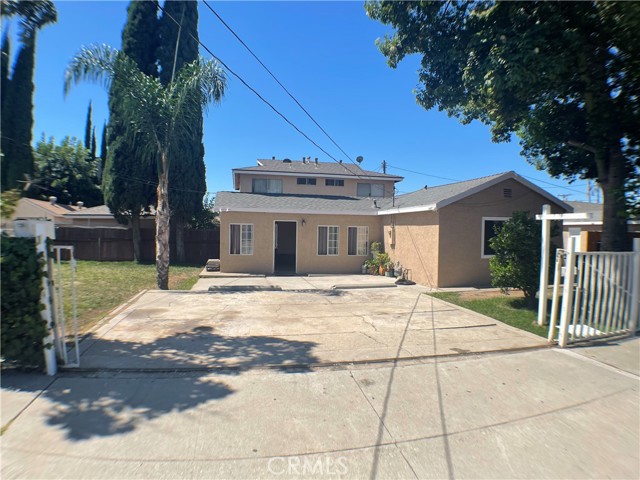 Great Location near Down Town LA home is move-in ready, easy access to 10 Freeway Property has 2 Bedroom 2 Bath and a ADU with 2 Bedroom 1 bath the ADU may not be permitted Nice ceramic tile flooring,