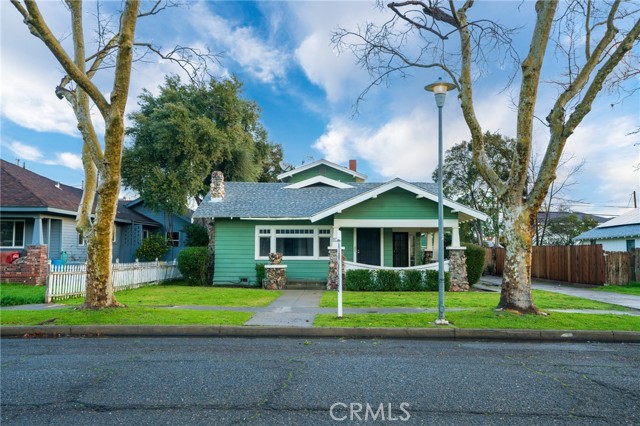 Welcome to 49 W. 22nd St. Merced a Craftsman style Property.  It's your turn to enjoy this downtown 