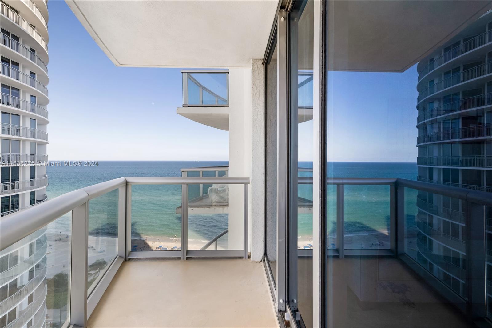 Spectacular condo-hotel located in the heart of Sunny Isles. This ocean front property has 1 bedroom