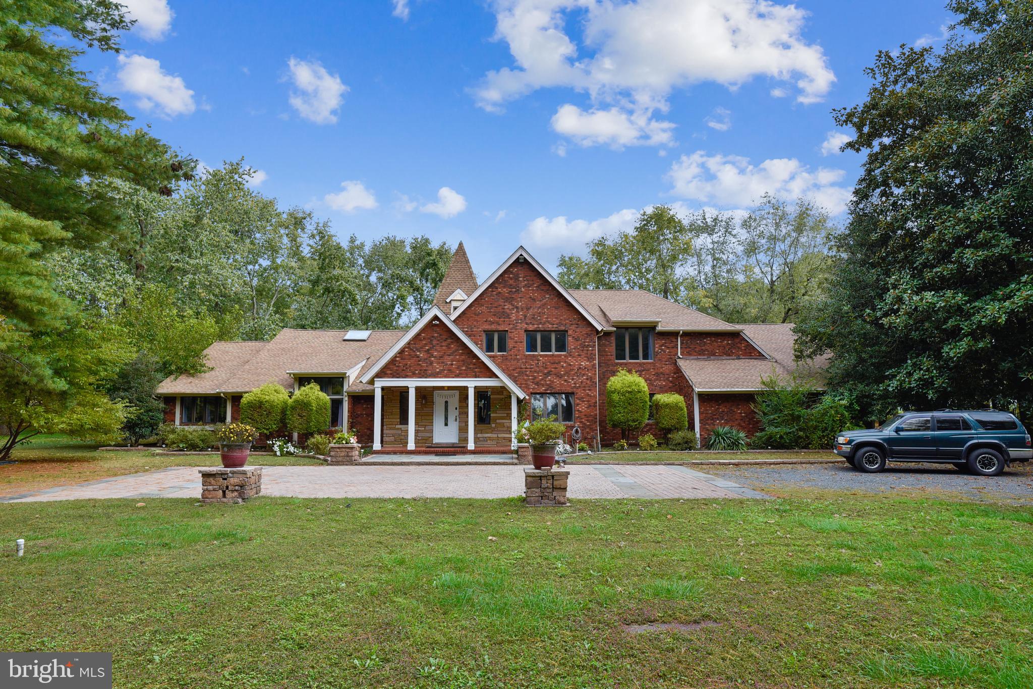 Beautiful and spacious home with an 9.73 acre land in Salisbury. Huge living space of 5142  sq.ft  w