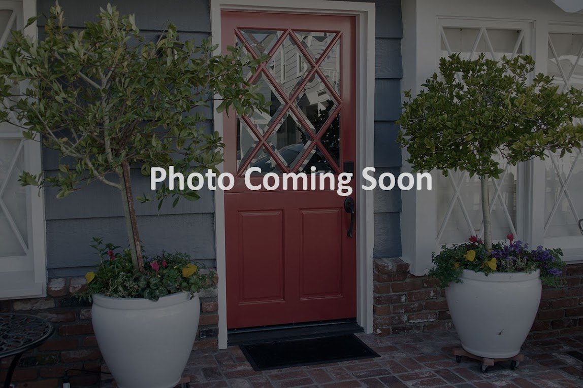 Shows like a new home *   Quiet court location and backs to trees ( forest retention )  Pretty and p