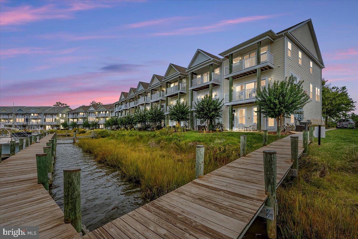 Welcome to the good life in Glen Riddle!  This 3 story Marina Villa boasts stunning views of the mar