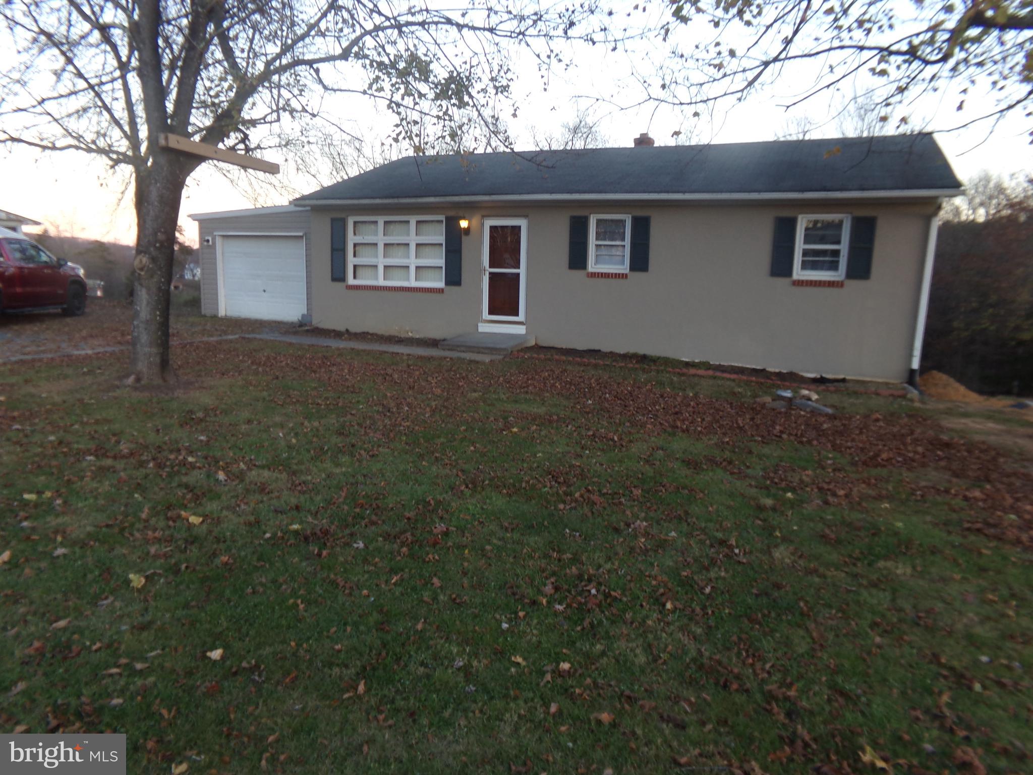 RAMBLER WITH HARDWOOD FLOORS, UNFINISHED BASEMENT, GARAGE AND LARGE DECK LOCATED ON 1 ACRE LOT. VACA