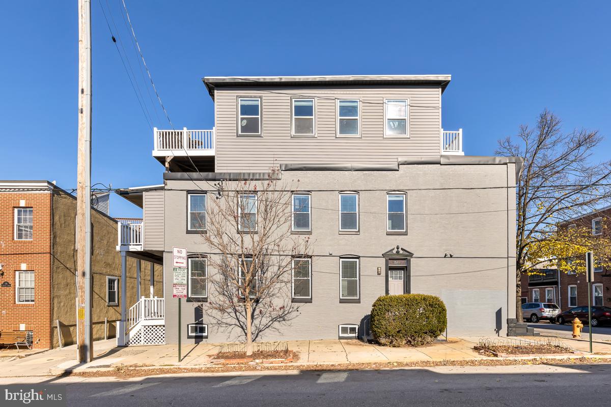 Welcome home to 1548 William Street, a beautifully renovated, end-of-group Riverside/Federal Hill ro
