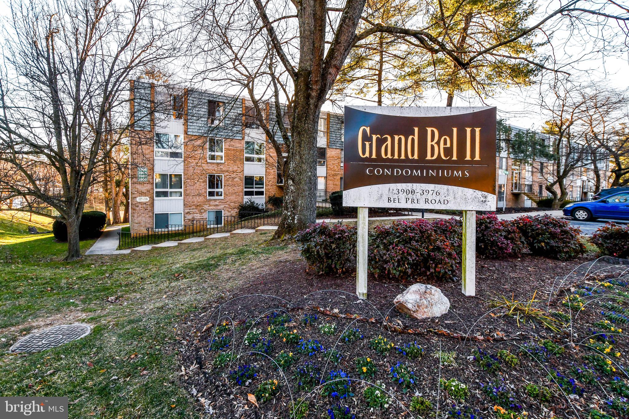 Welcome home to this beautiful two bedrooms, two full bath condo in move in condition.  Hardwood flo