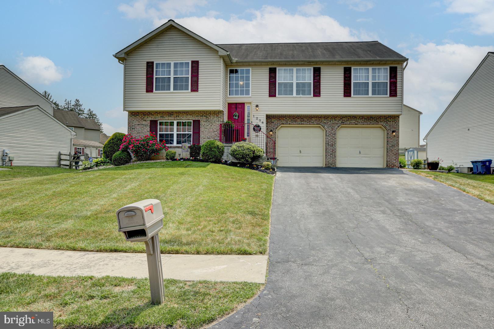 Welcome to 1238 Canvasback Drive in the community of Mallard Pointe, New Castle. This lovely split-l