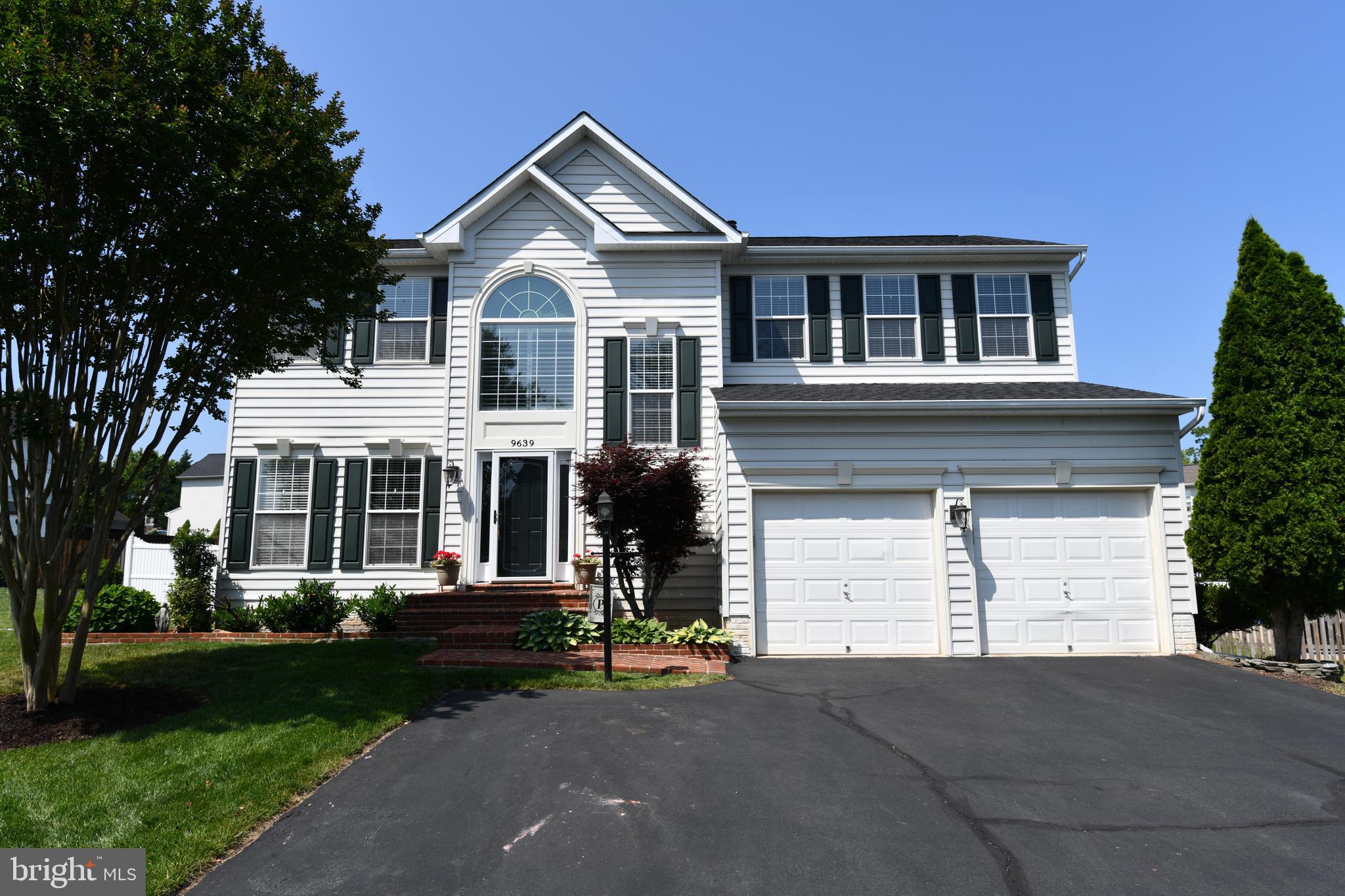 Incredible, three finished level Saybrooke colonial!  Gleaming hardwoods through the main & upper le