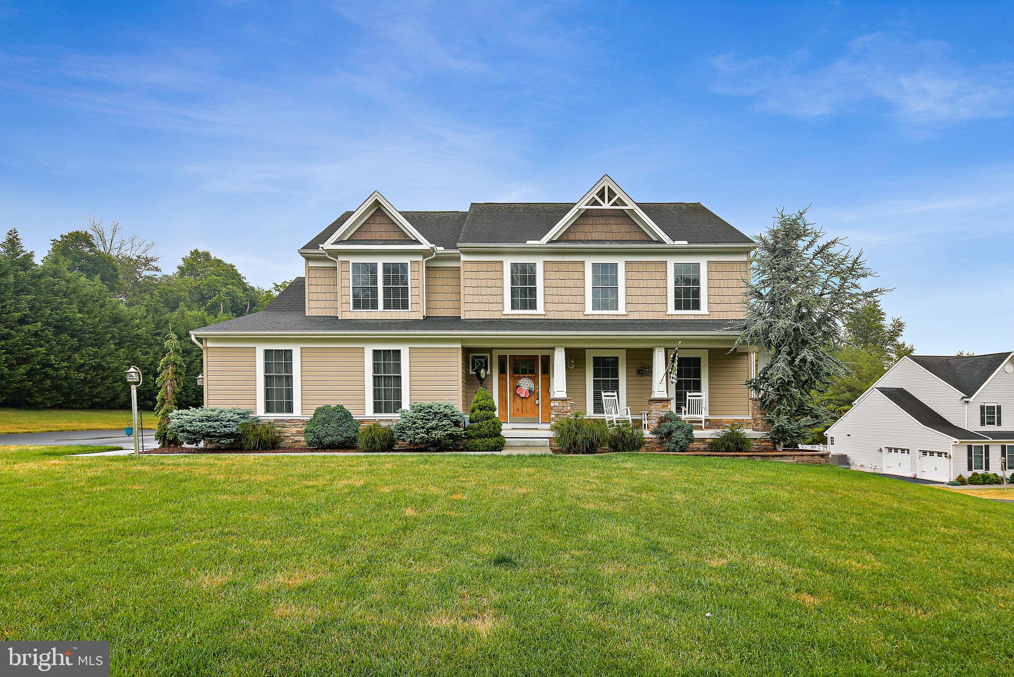 Welcome to this stunning 4 bedroom, 3.5 bath Colonial located in beautiful Murphy's Run.  This home 