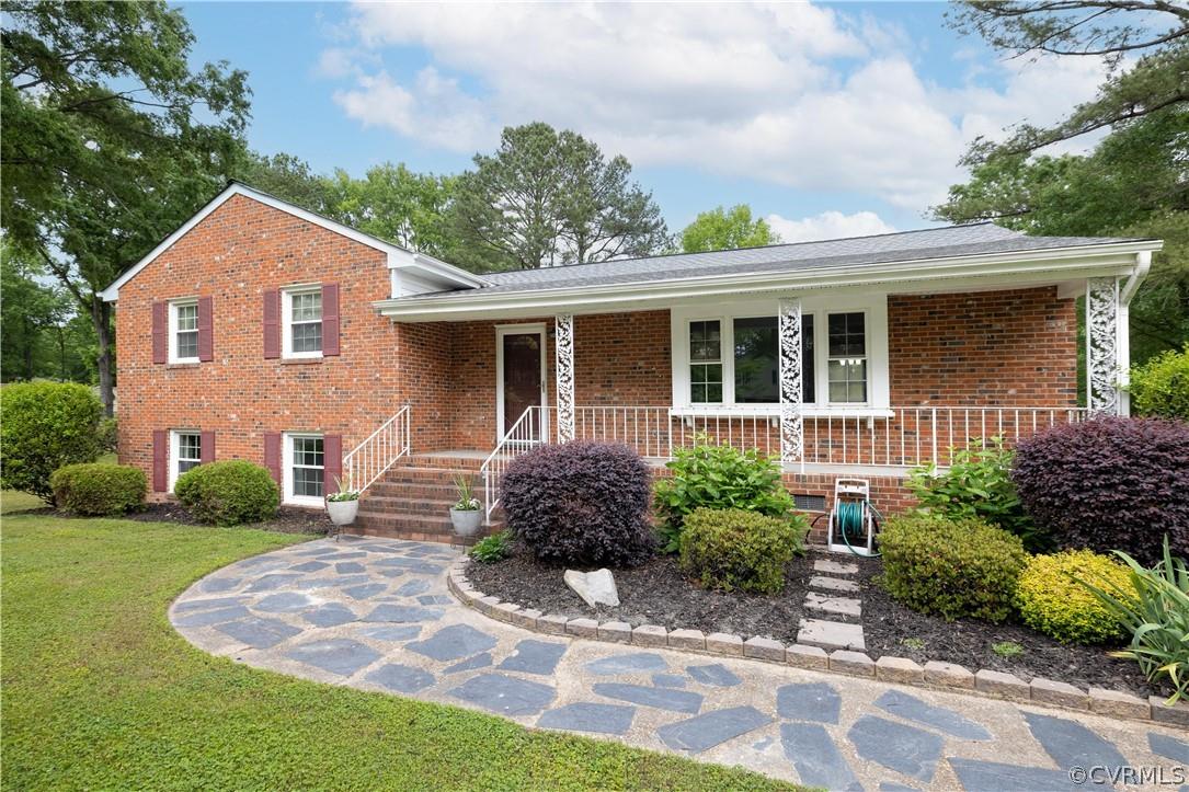 Welcome to 8220 Ireton! This Brick Tri level is awaiting its new owners, on a large corner lot in qu