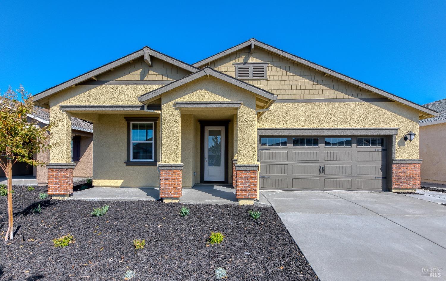 Make first impressions count with this beautiful new construction home in Rio Vista. This single-sto
