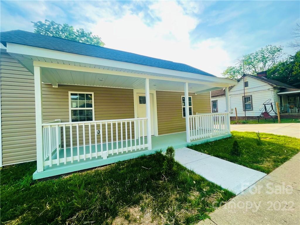 This beautiful newly renovated home has 3 bedrooms and 2 full bathrooms, ready to move in! This home includes a welcoming front porch and a spacious back yard. It also has a living room with high celilings , new kitchen stainless steel appliances included. Great location many retail stores just around the corner & just minutes from downtown salisbury & Highway I-85. Don't waste anymore time and come take a look! New Driveway Can Part up to 4+ cars